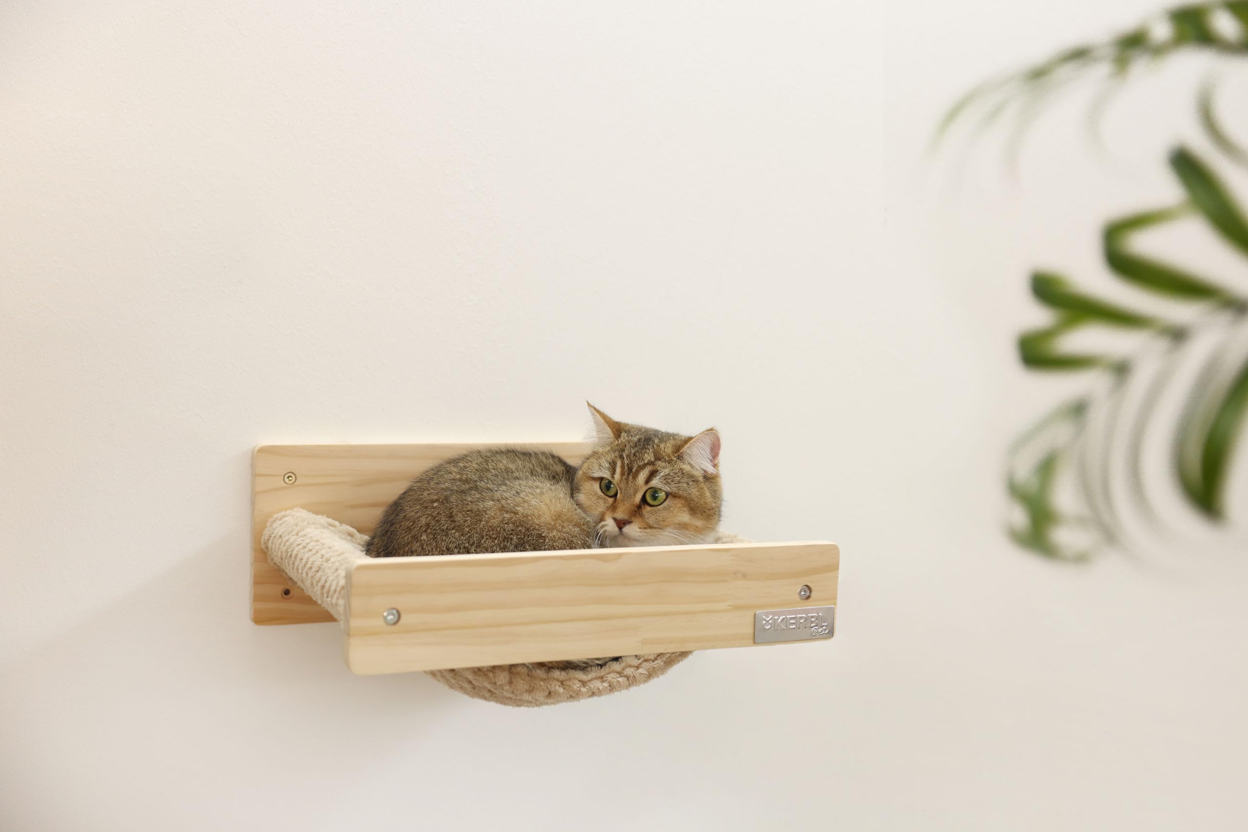kerbl-pet-hamac-mural-timber-naturel-taupe-38-x-33-5-x-16-cm-bois-et-peluche-pou image 2
