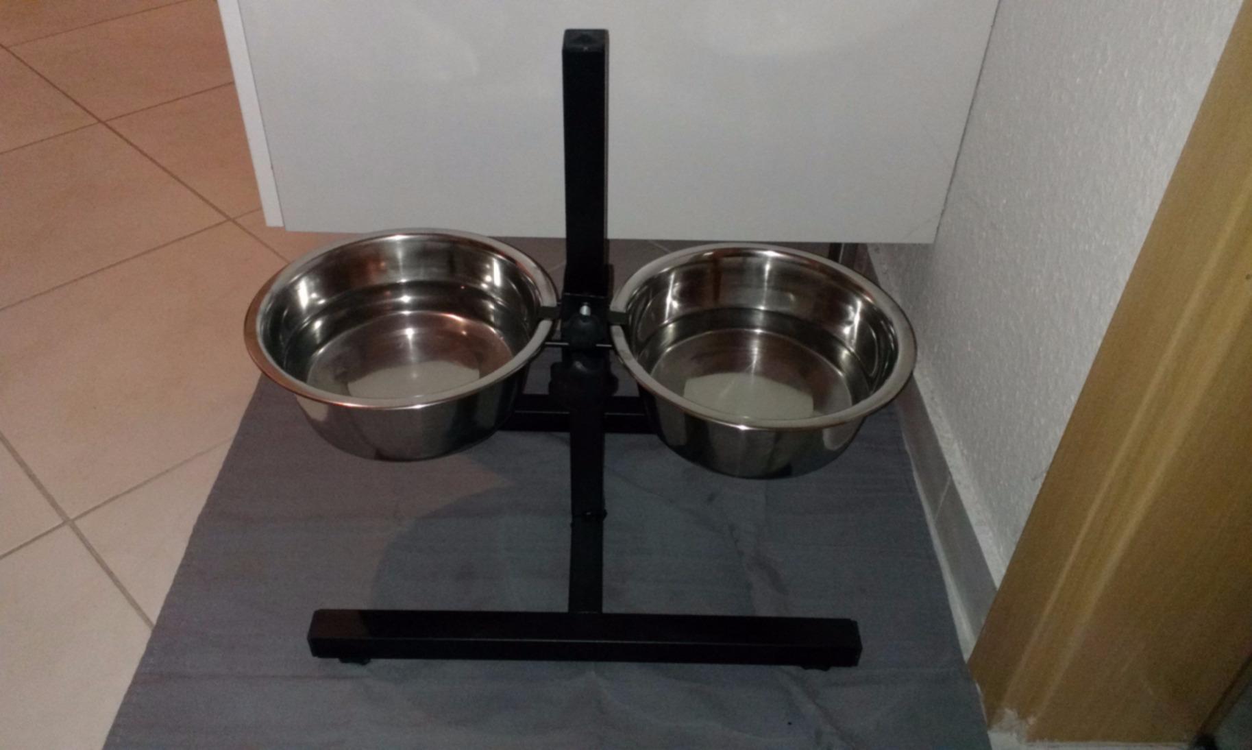 Enfin elle mange sans se baisser