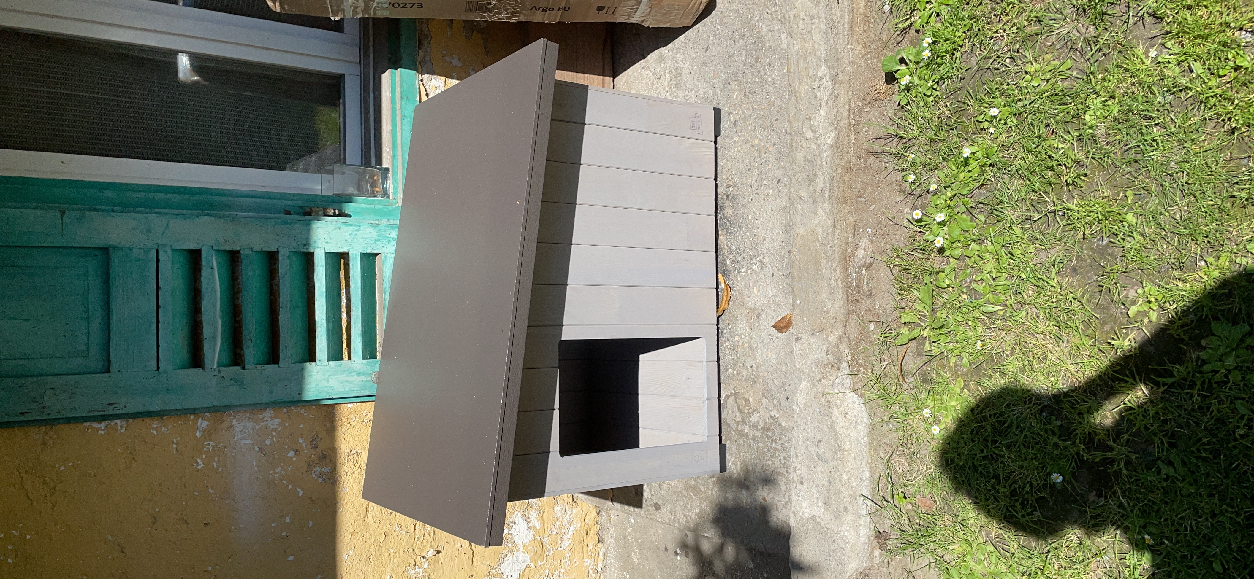 Belle niche robuste