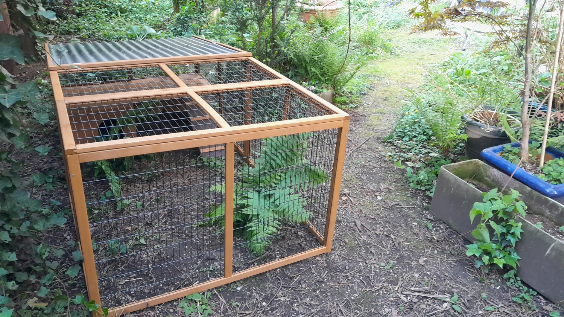 Solide et joli dans le jardin
