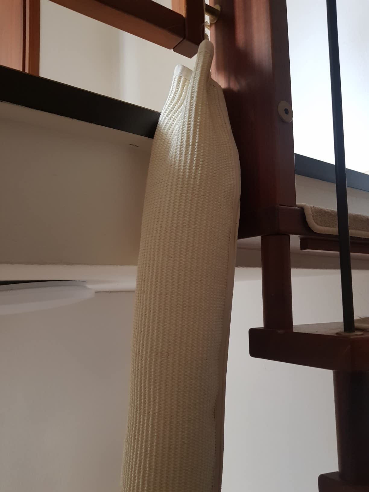 Mon papy chat s'y fait les griffes