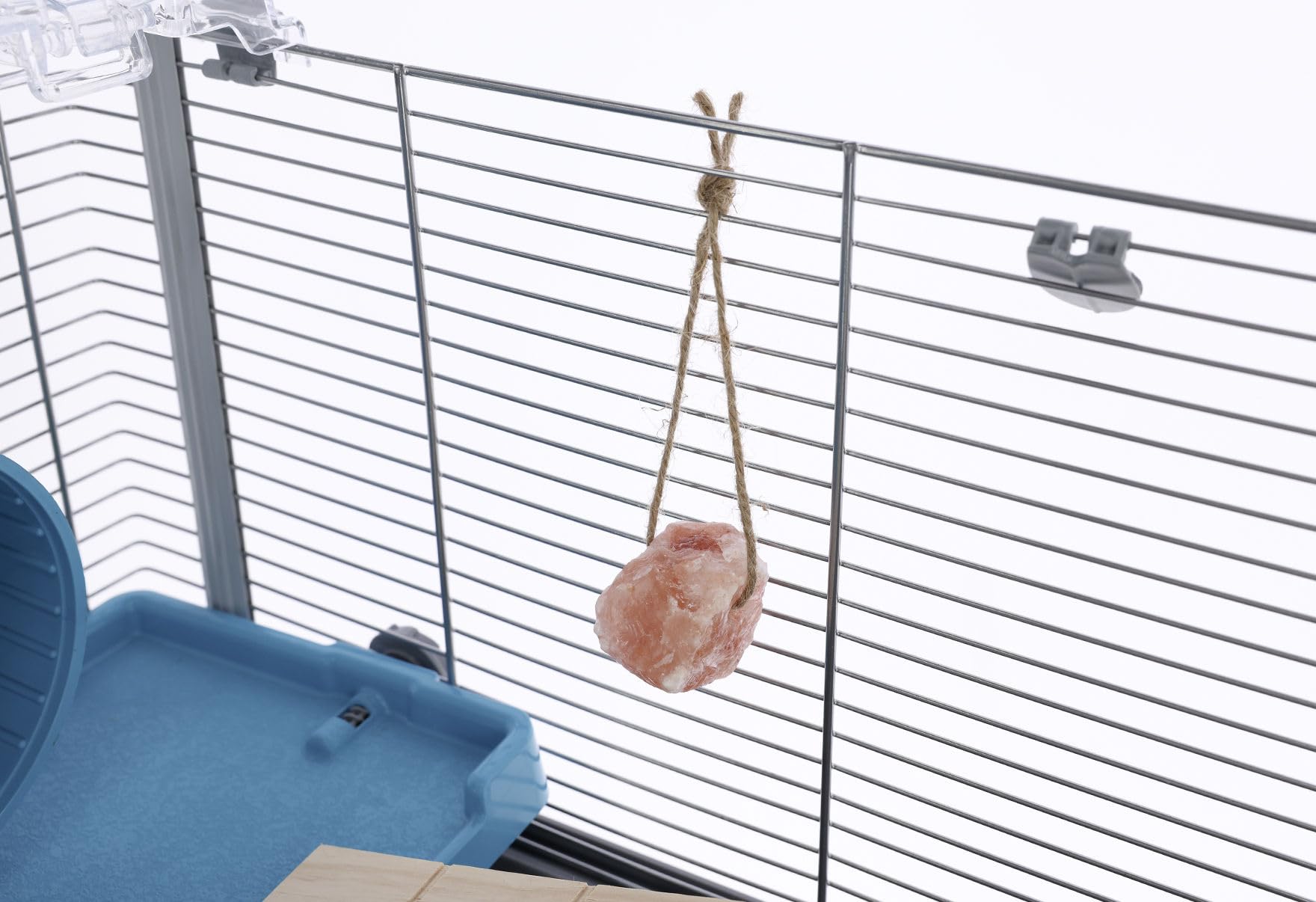 kerbl-pierre-l-cher-sel-cristal-de-roche-80-g-avec-corde-de-suspension image 2